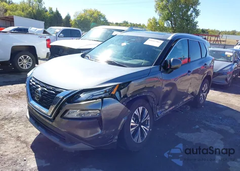 2021 Nissan Rogue Sv z USA, uszkodzony, nr VIN 5N1AT3BA9MC796539